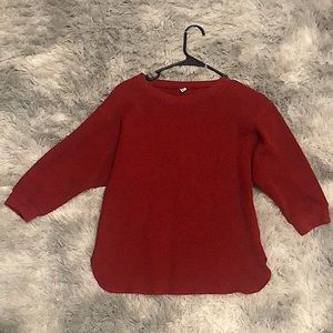 UNI QLO Red Crewneck Sweatshirt Pullover Size S. 3/4 sleeve.